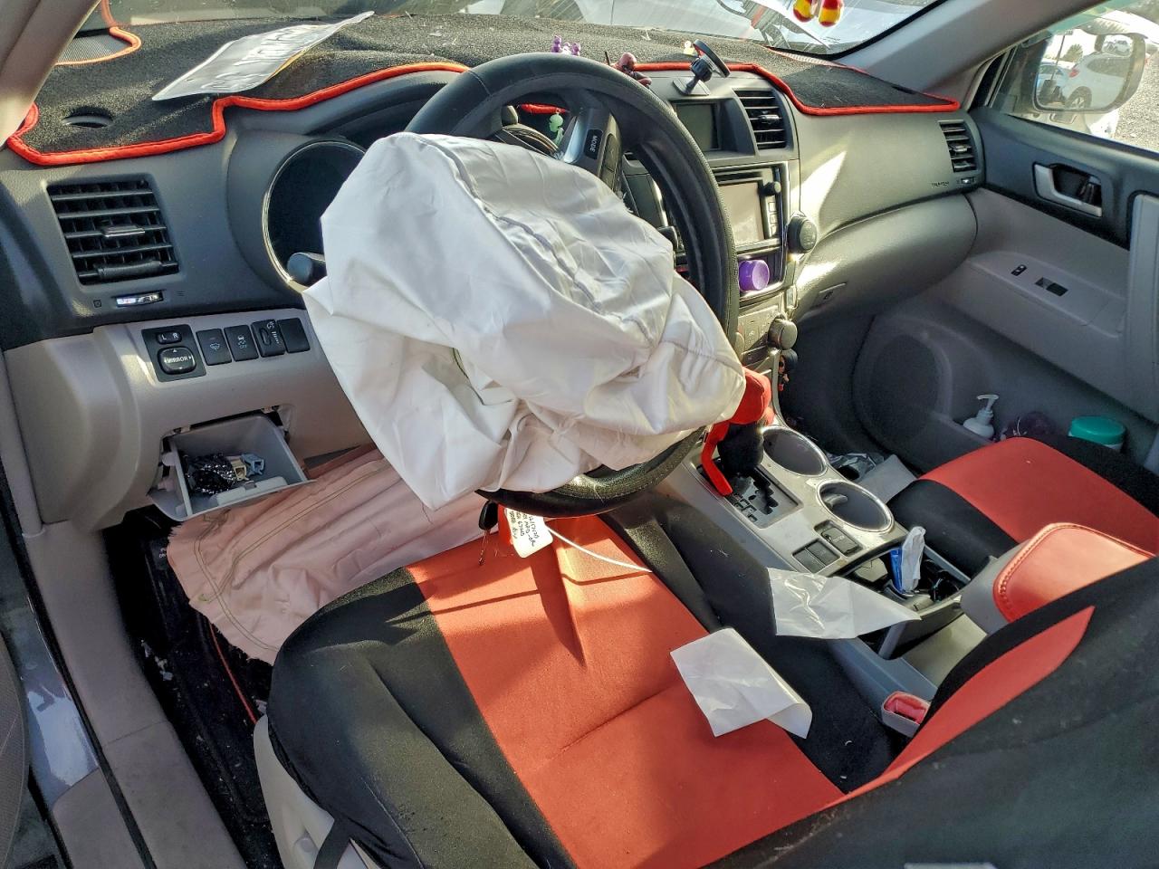 2013 TOYOTA HIGHLANDER BASE photo 8