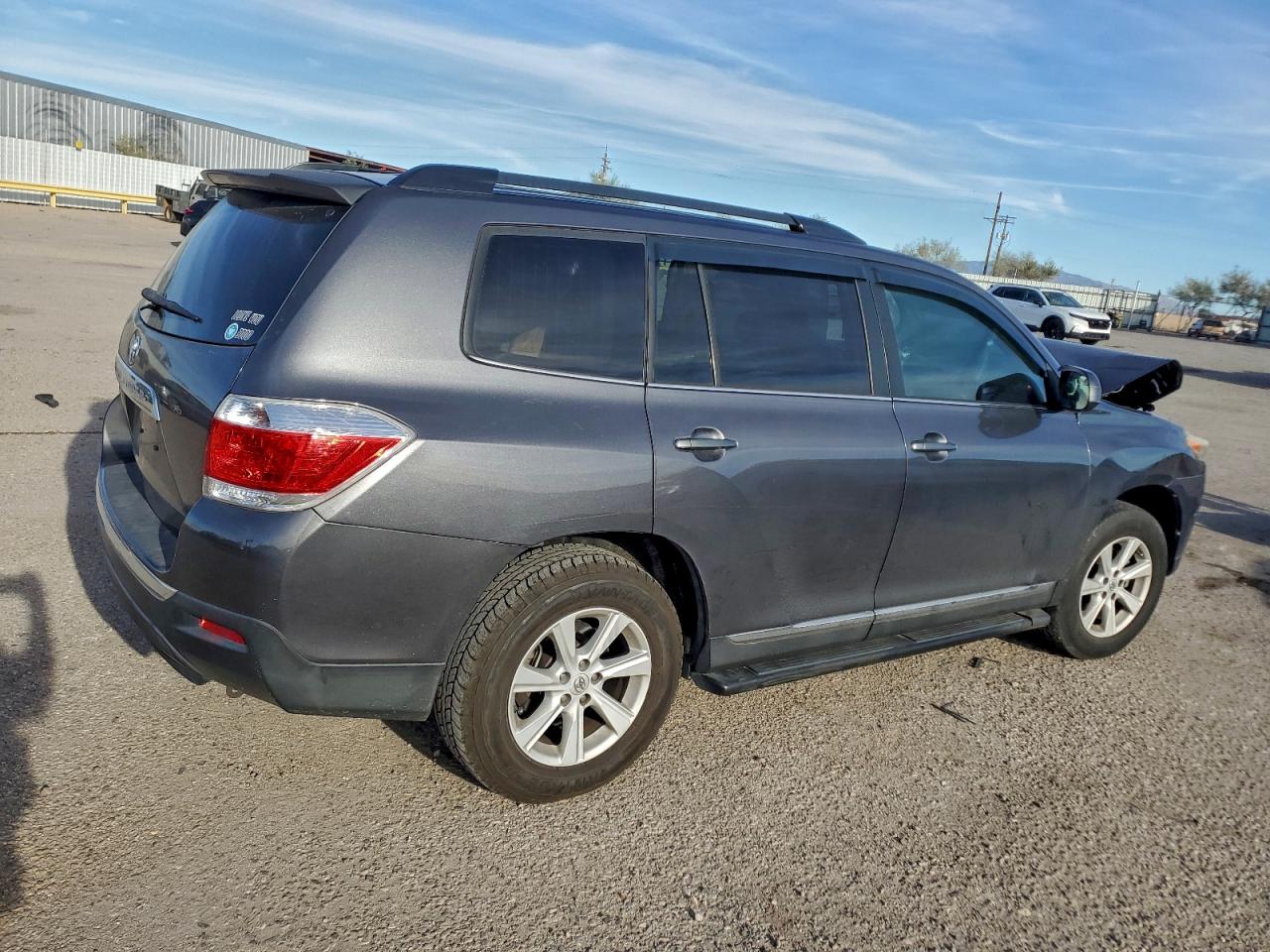 2013 TOYOTA HIGHLANDER BASE photo 3