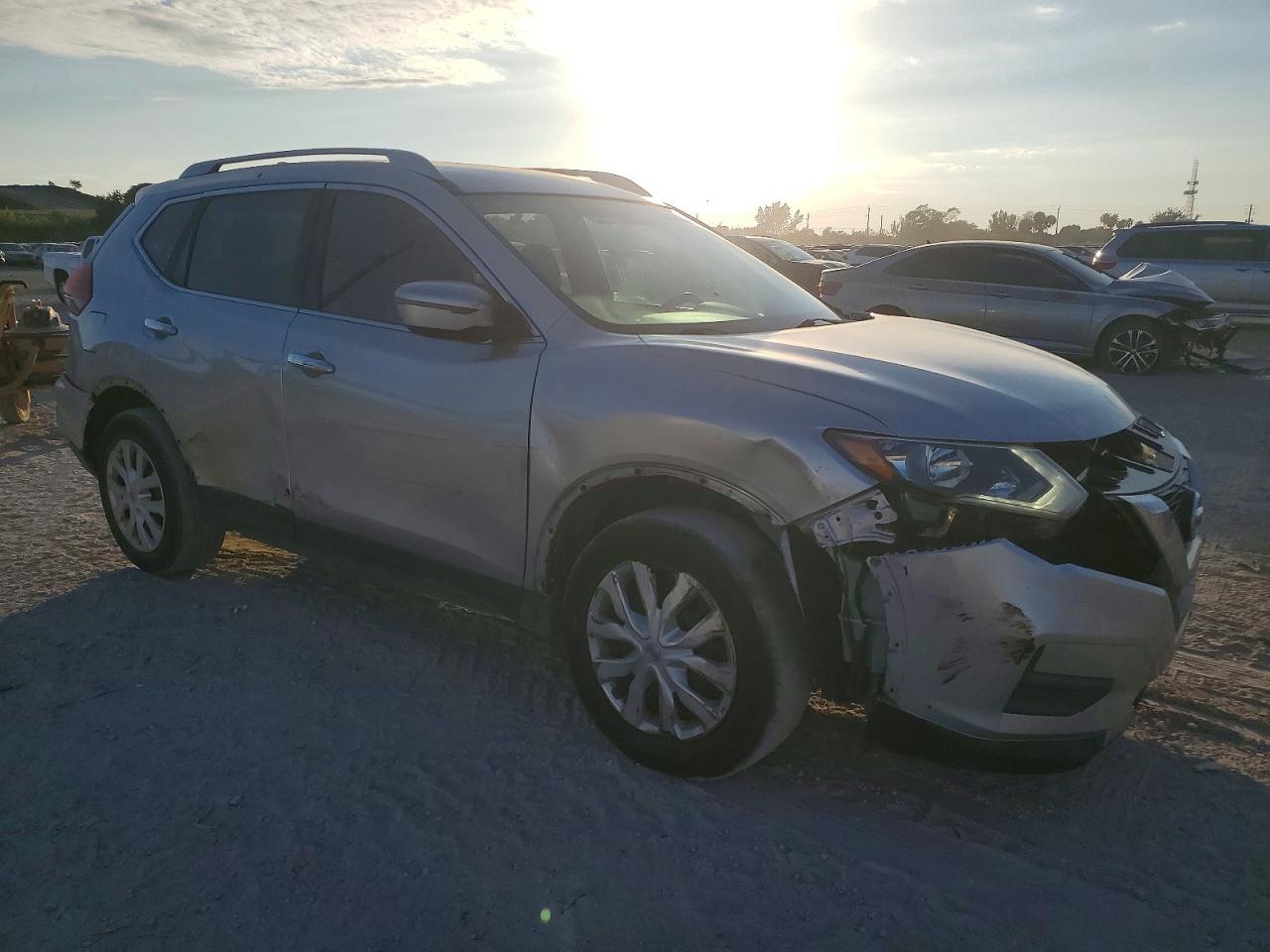 2017 NISSAN ROGUE S photo 7