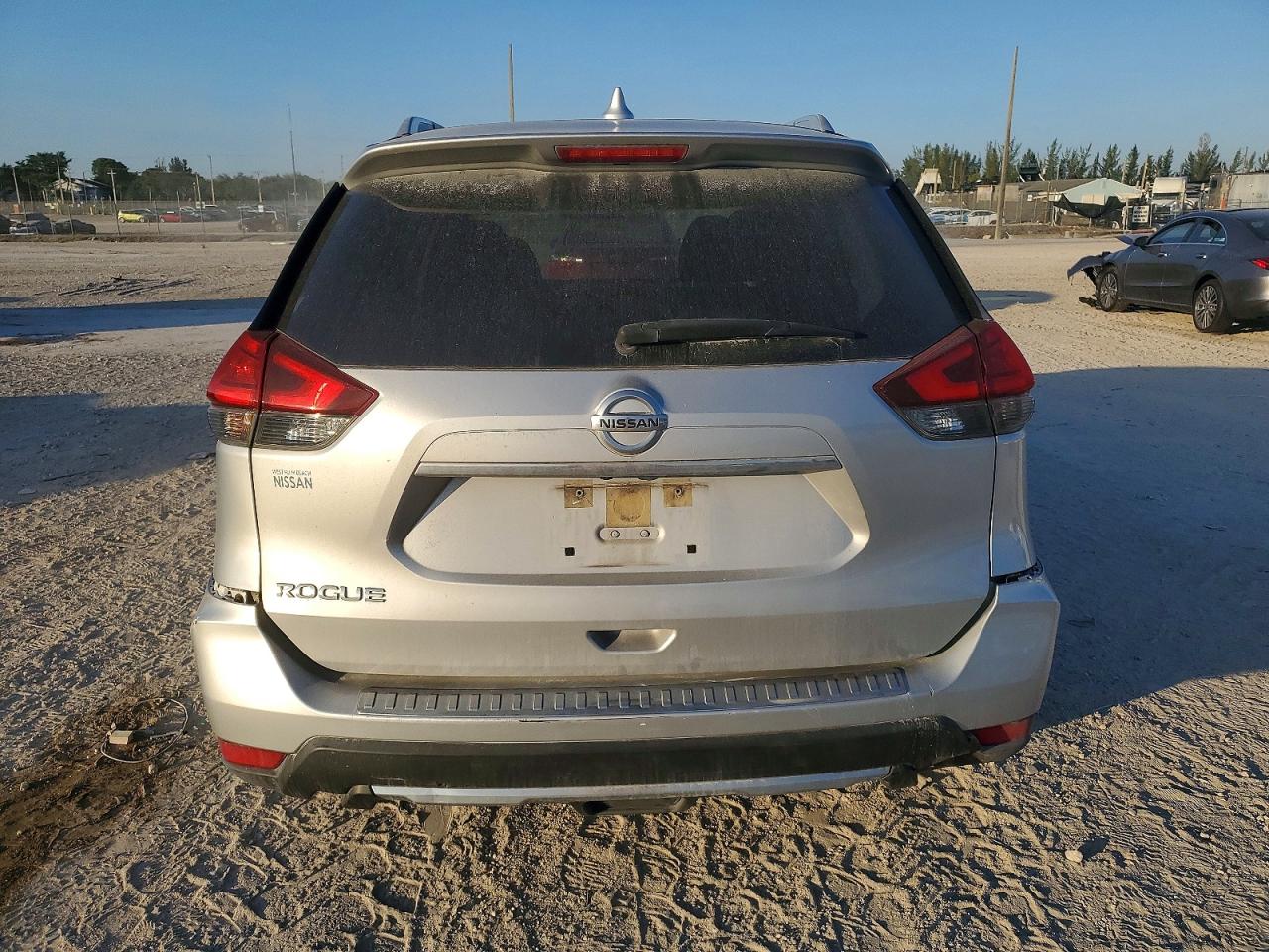 2017 NISSAN ROGUE S photo 11