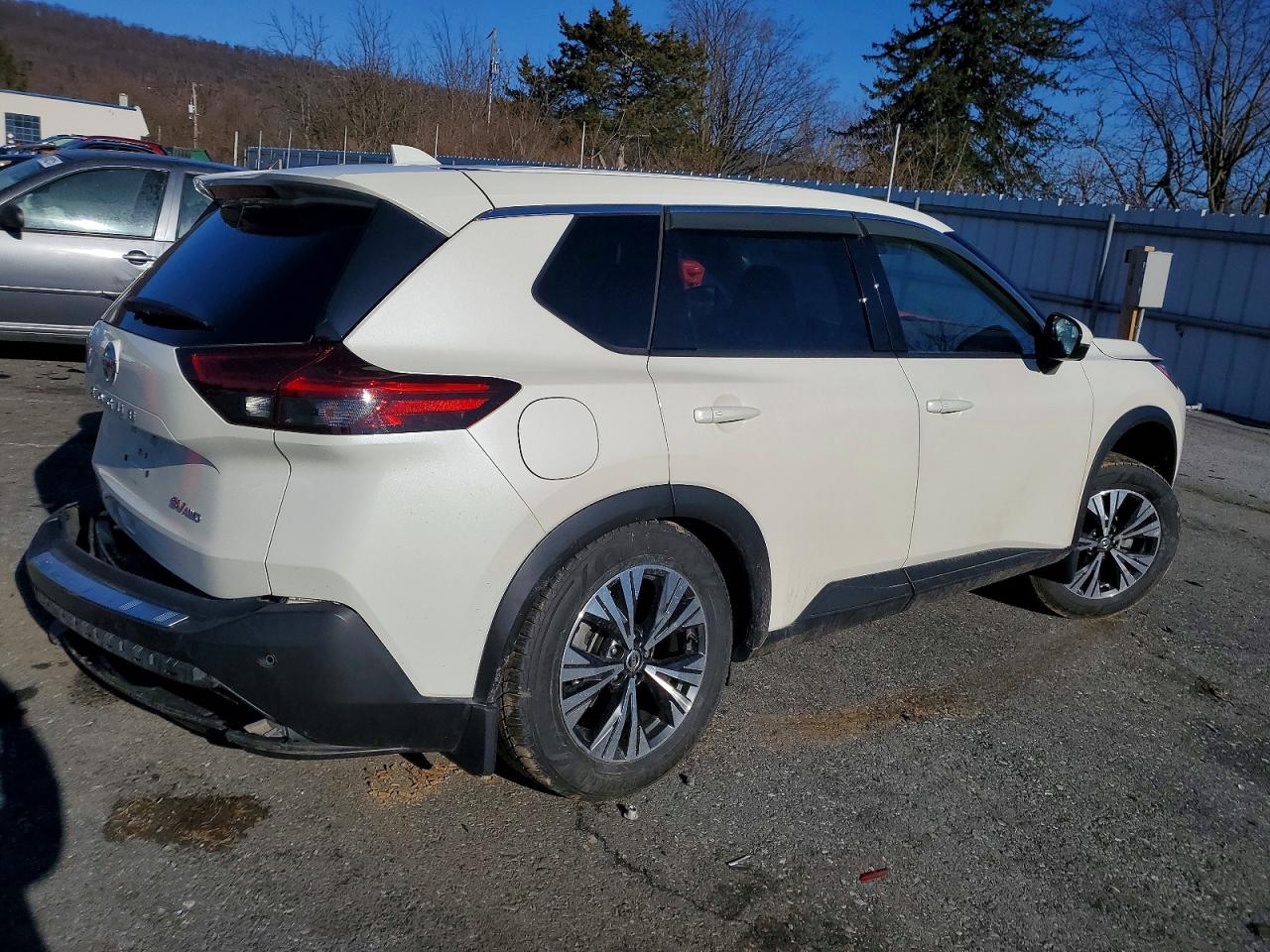 2021 NISSAN ROGUE SV photo 3