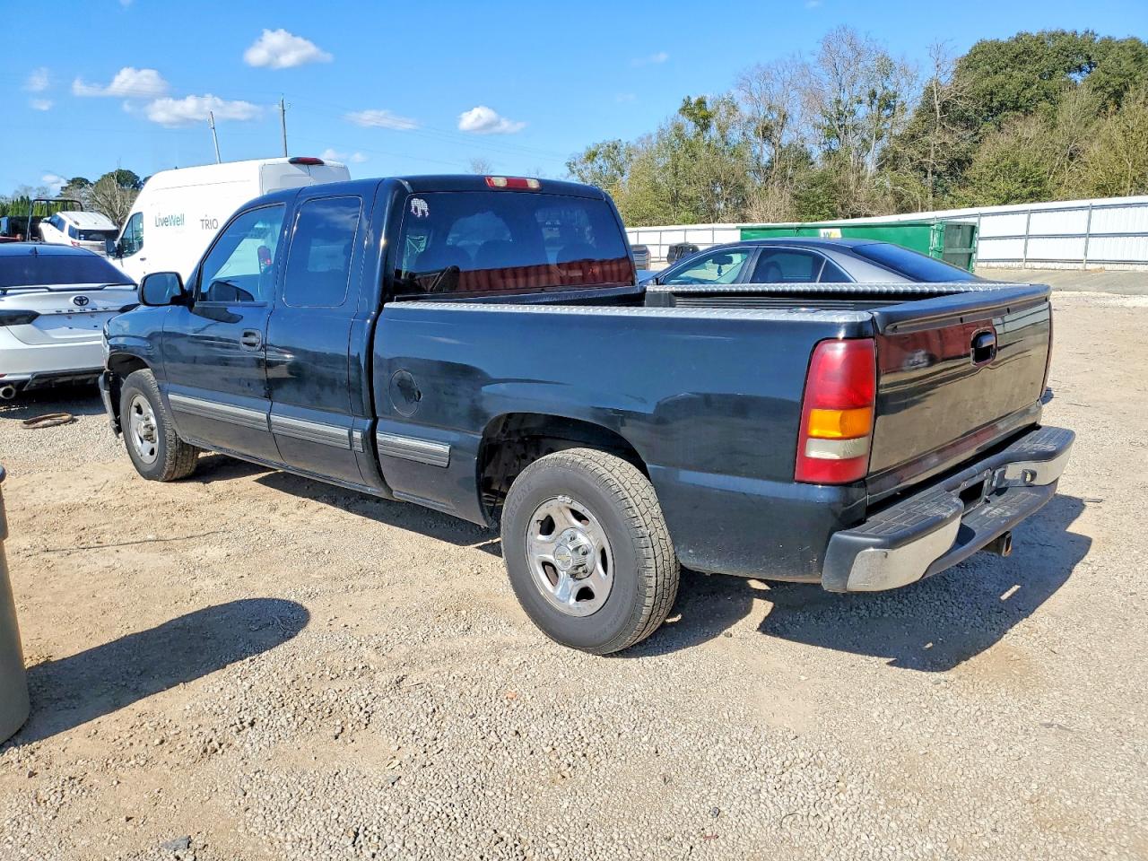 2002 CHEVROLET SILVERADO C1500 photo 3