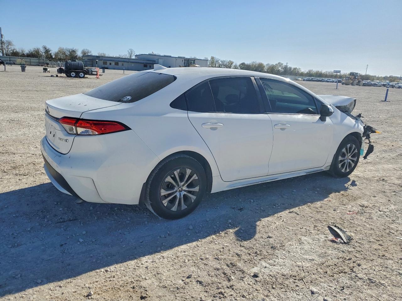 2021 TOYOTA COROLLA LE photo 3