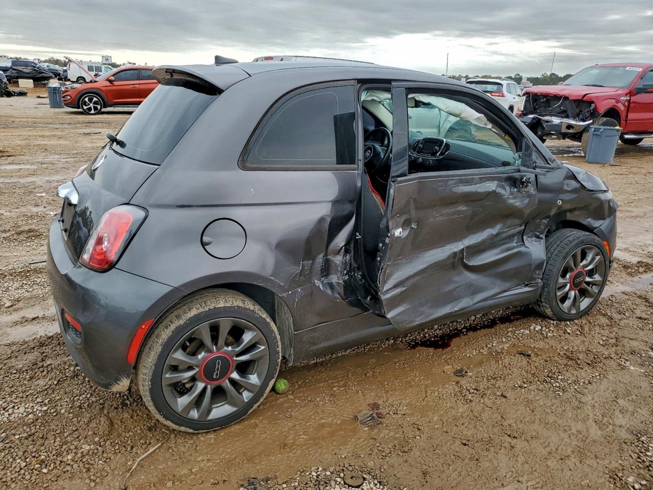 2017 FIAT 500 POP photo 3