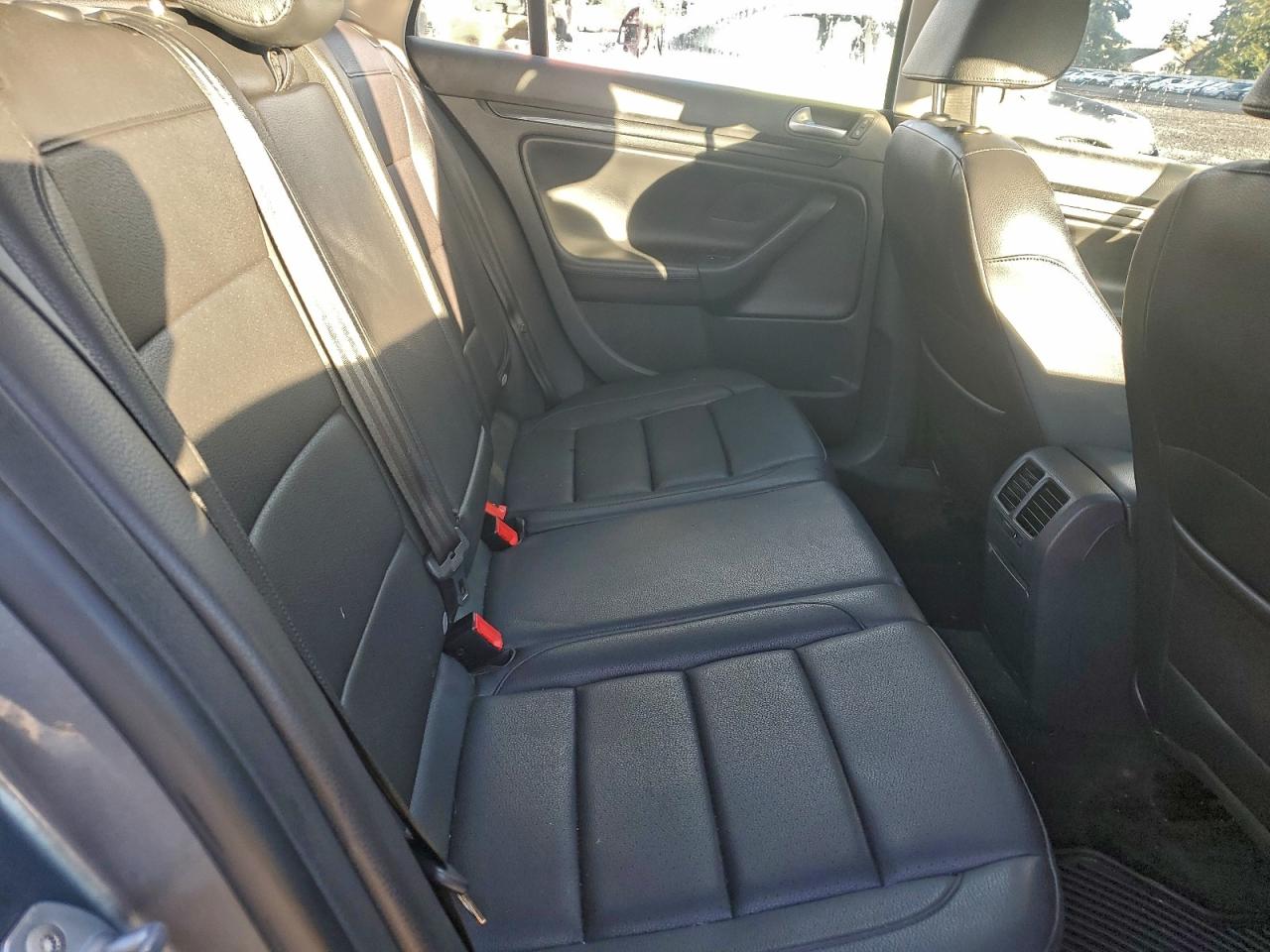 2012 VOLKSWAGEN JETTA TDI photo 11