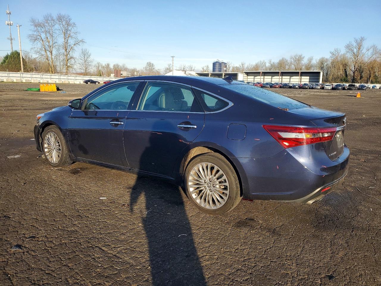 2016 TOYOTA AVALON XLE photo 2