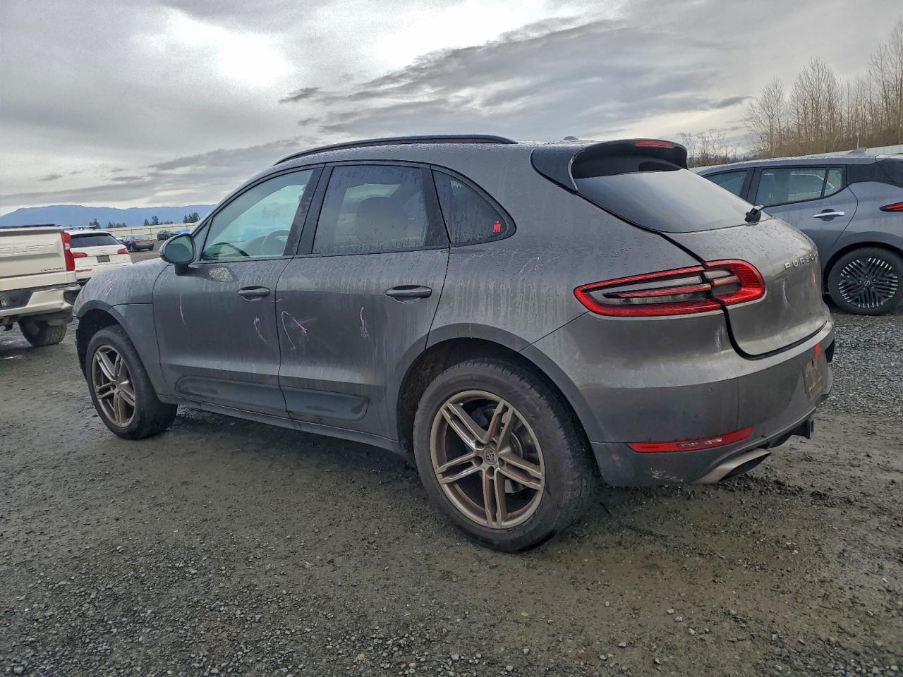 2018 PORSCHE MACAN photo 2