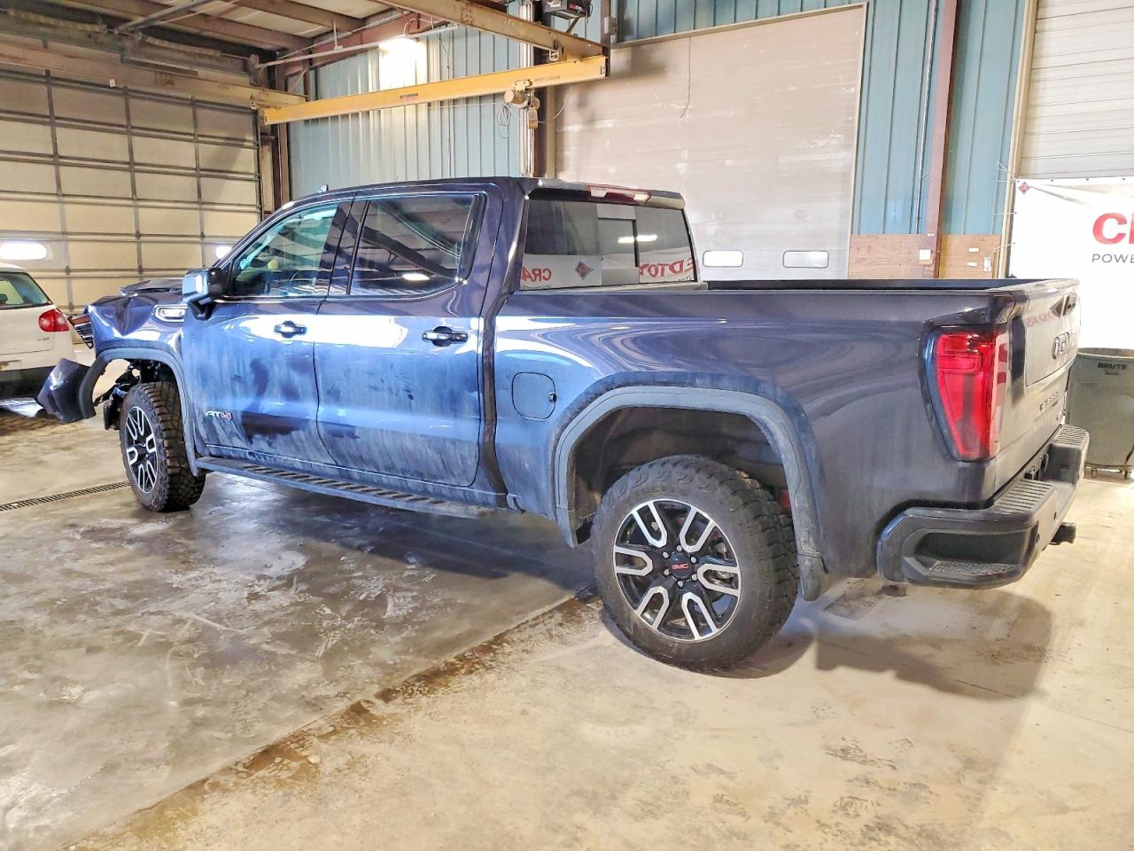 2025 GMC SIERRA K1500 AT4 photo 2