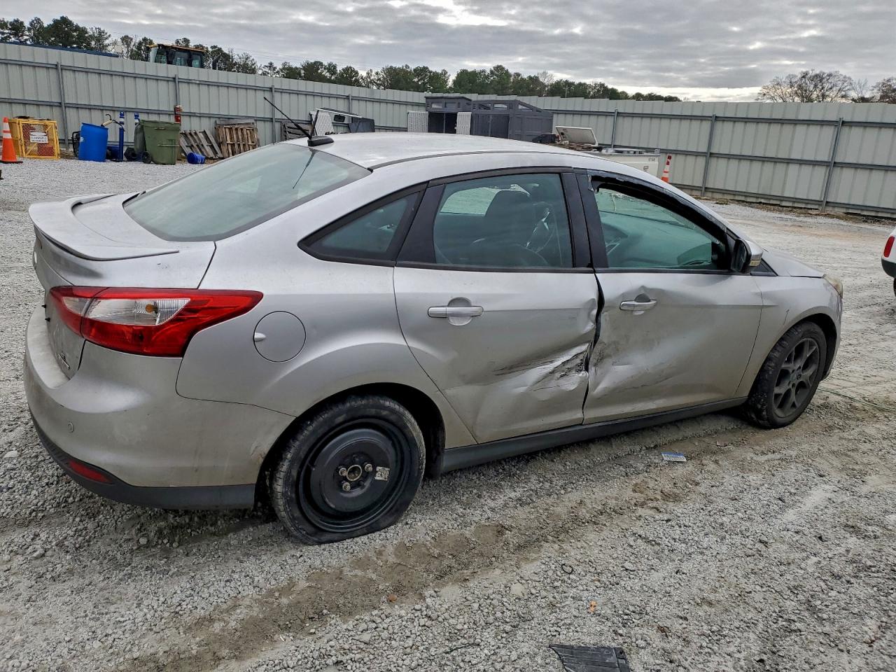 2014 FORD FOCUS SE photo 3