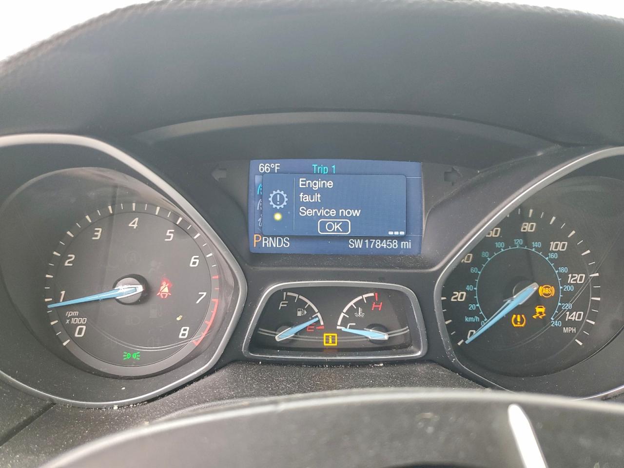 2014 FORD FOCUS SE photo 9
