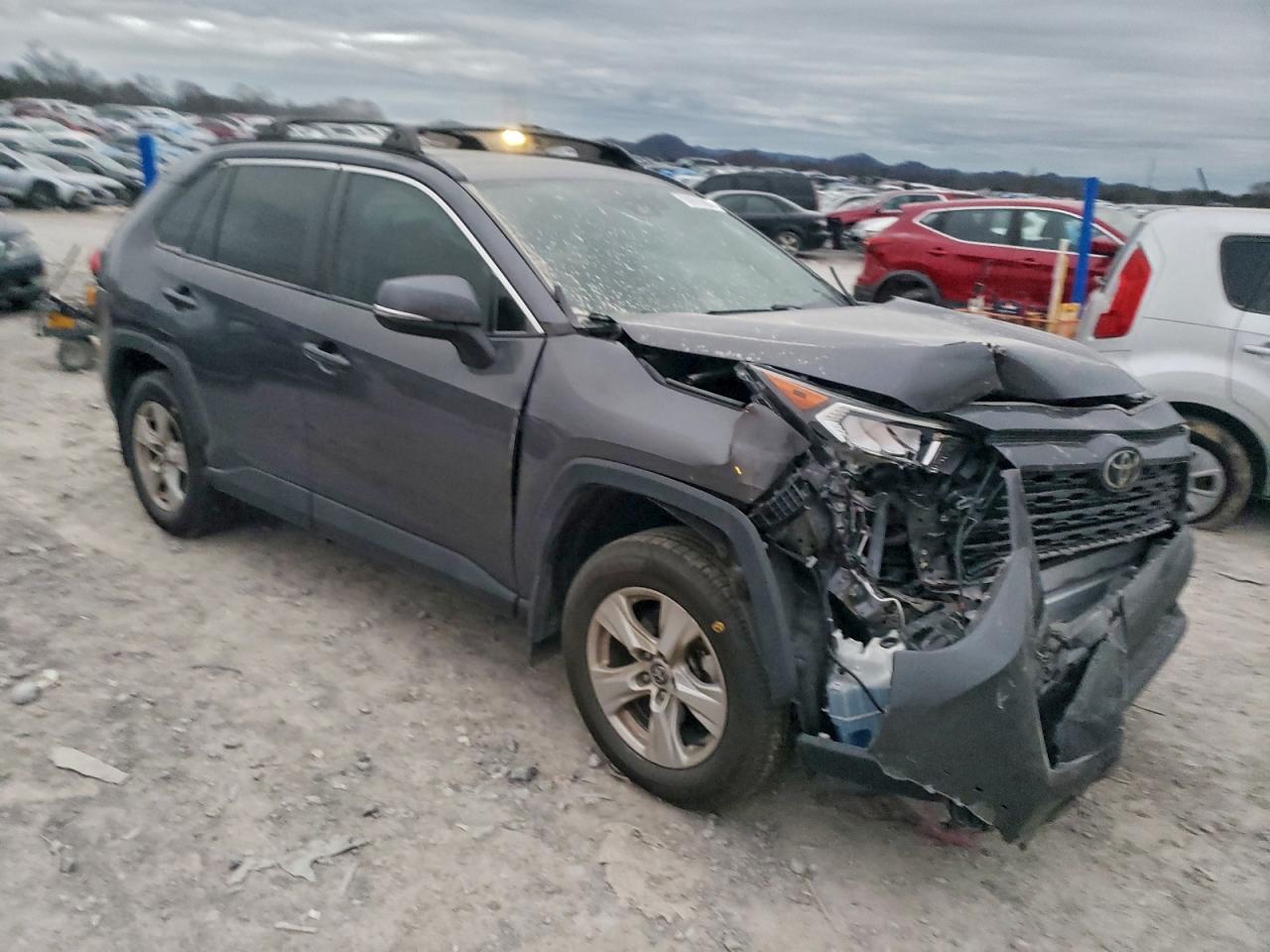 2021 TOYOTA RAV4 XLE photo 4
