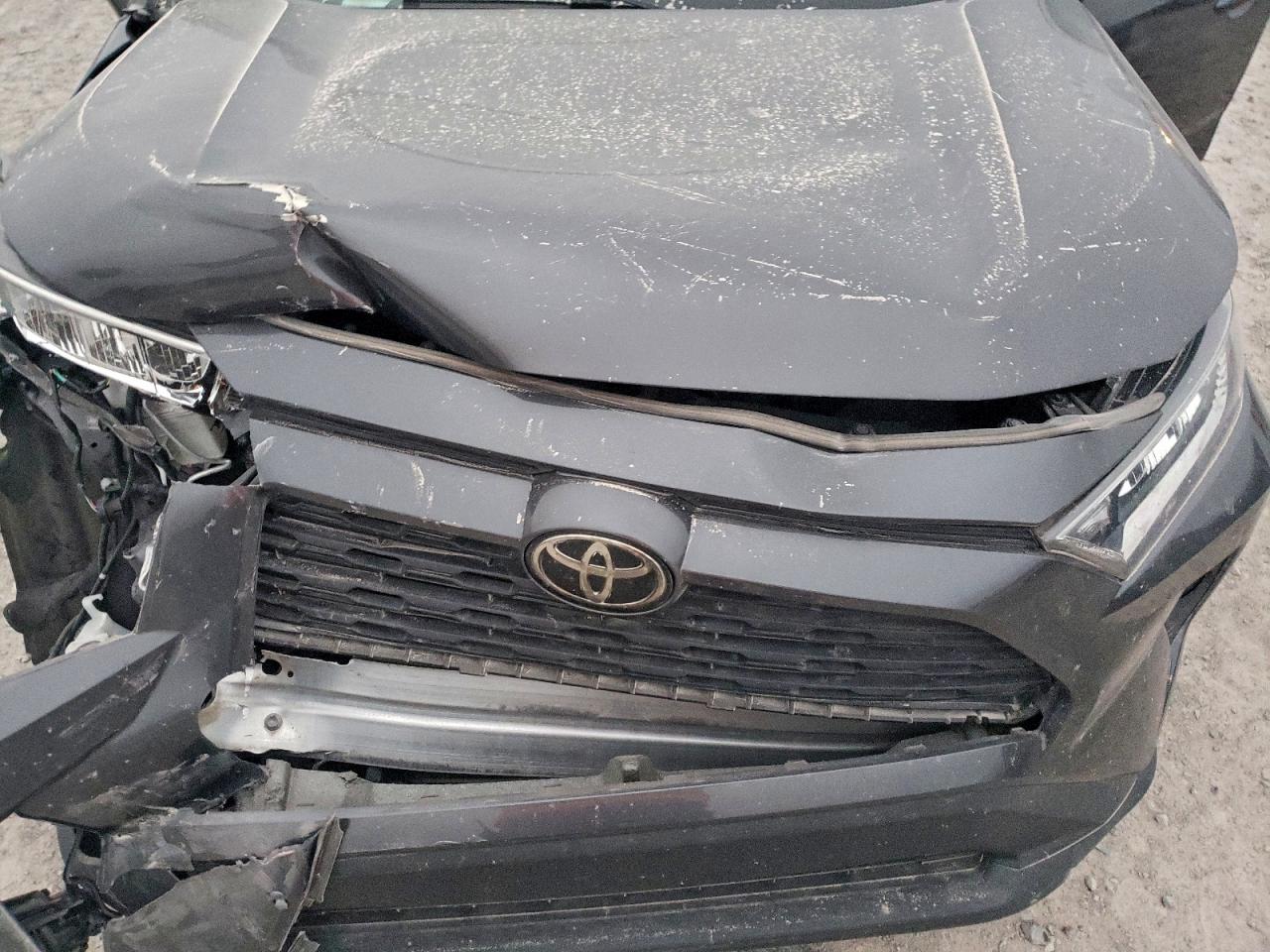 2021 TOYOTA RAV4 XLE photo 12