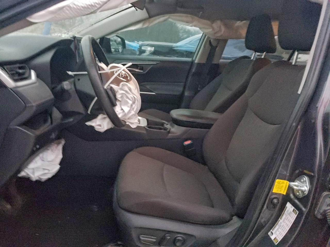 2021 TOYOTA RAV4 XLE photo 7