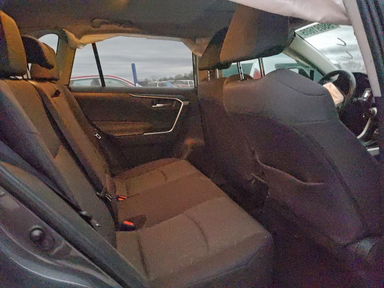 2021 TOYOTA RAV4 XLE photo 11