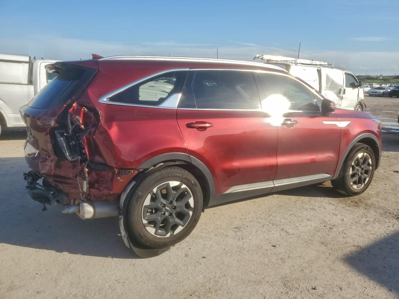 2024 KIA SORENTO S photo 3