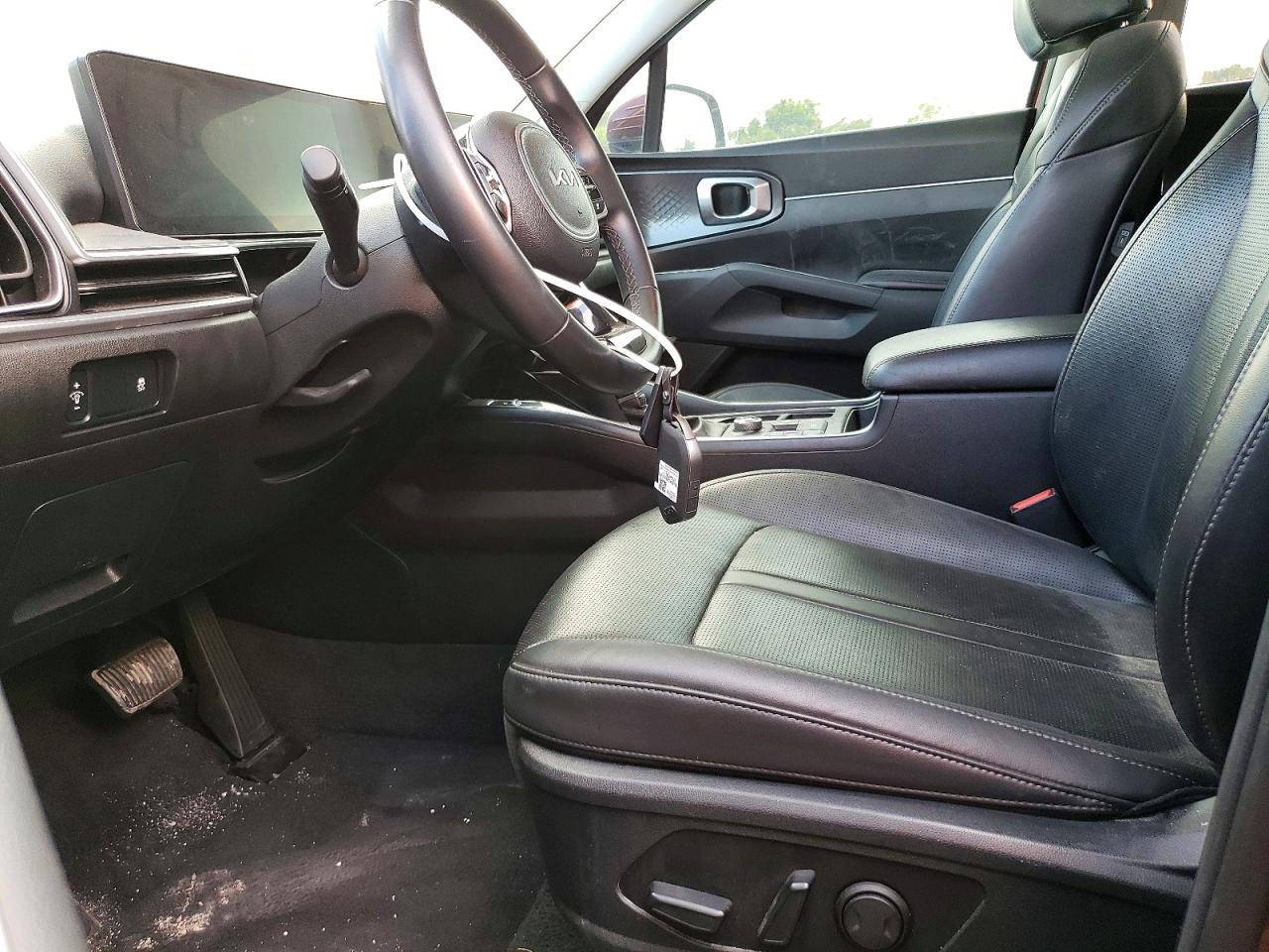 2024 KIA SORENTO S photo 7