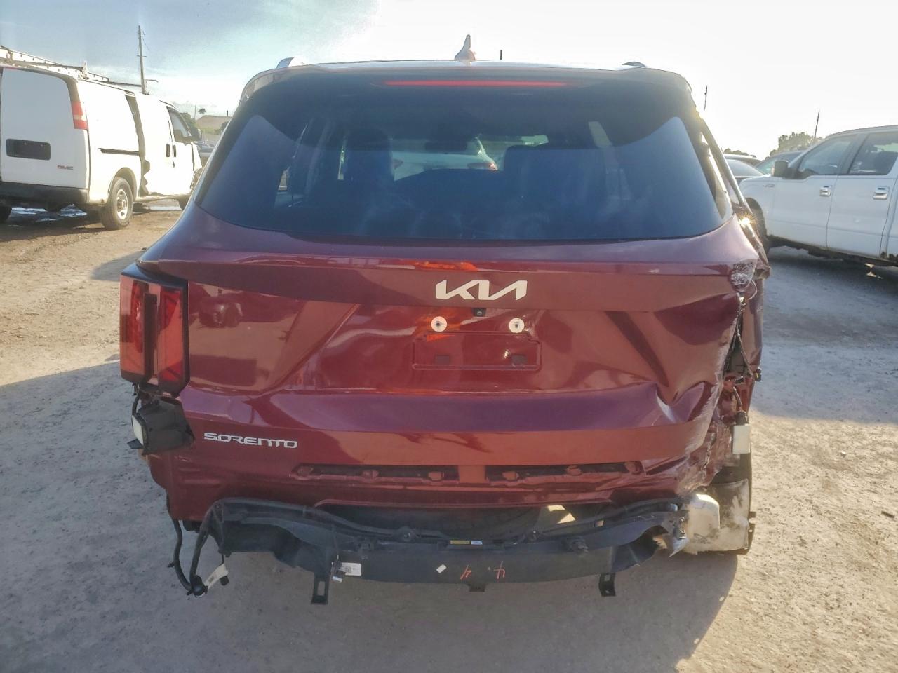 2024 KIA SORENTO S photo 6