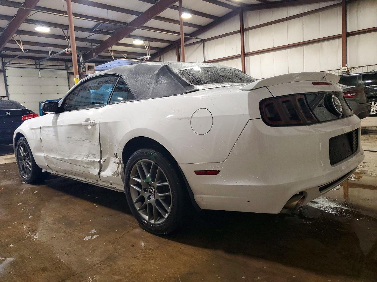 2014 FORD MUSTANG photo 2