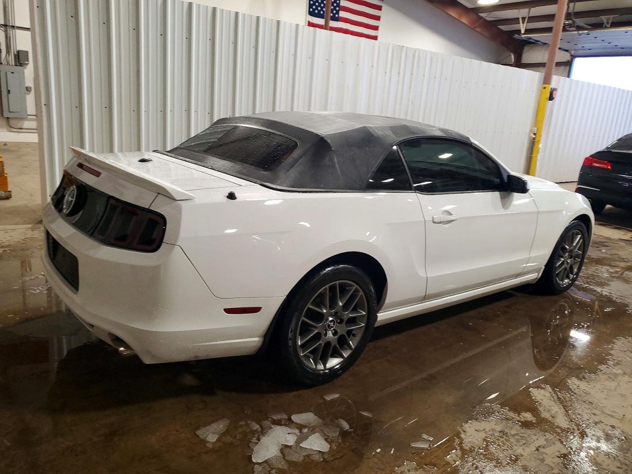 2014 FORD MUSTANG photo 3