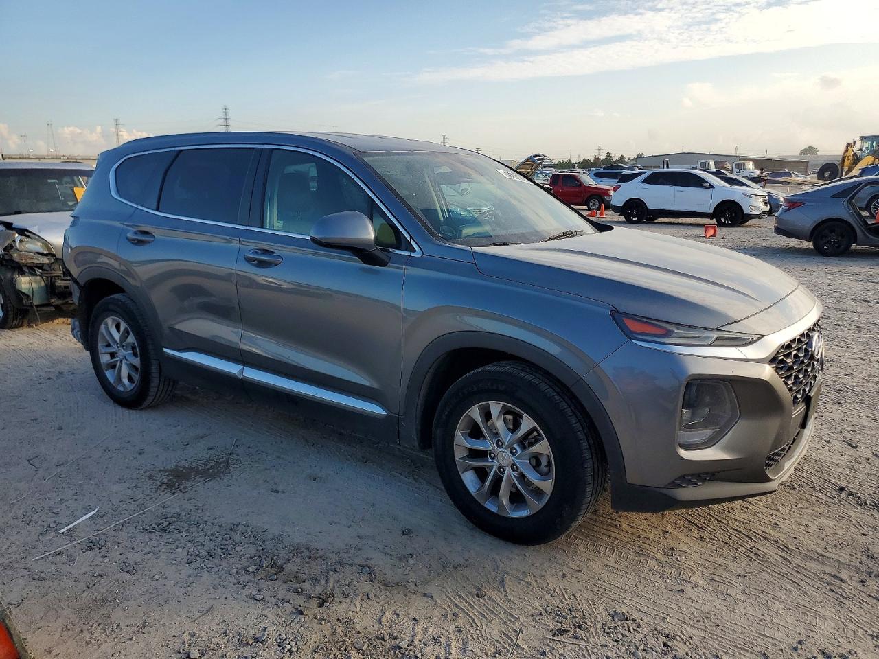 2019 HYUNDAI SANTA FE SE photo 4