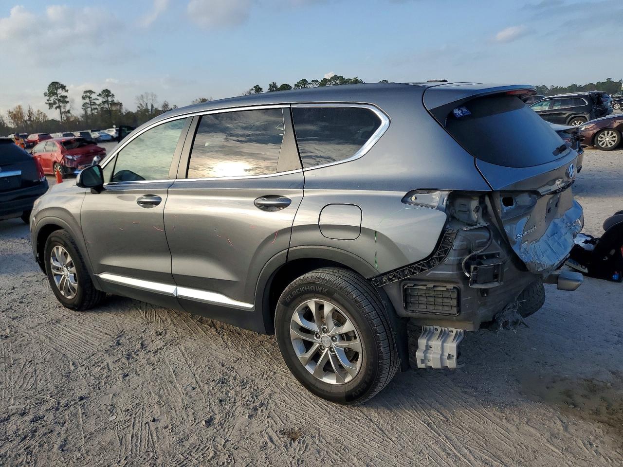 2019 HYUNDAI SANTA FE SE photo 2