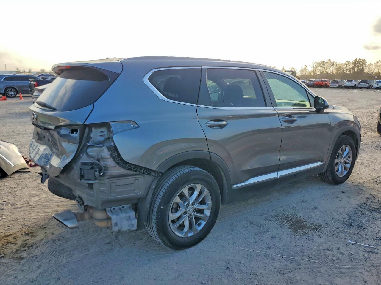 2019 HYUNDAI SANTA FE SE photo 3