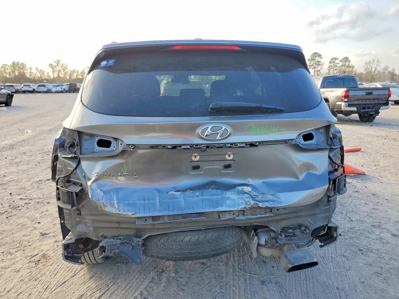 2019 HYUNDAI SANTA FE SE photo 6
