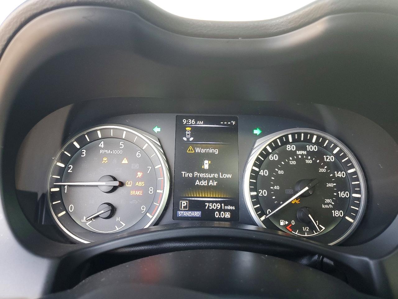 2018 INFINITI Q50 LUXE photo 9