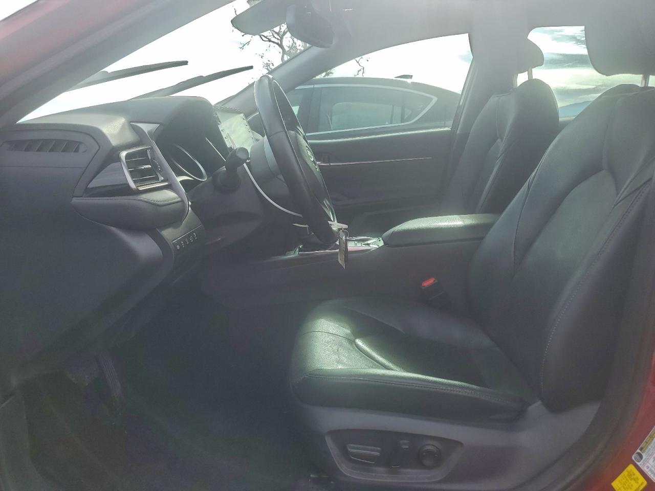 2022 TOYOTA CAMRY XLE photo 4