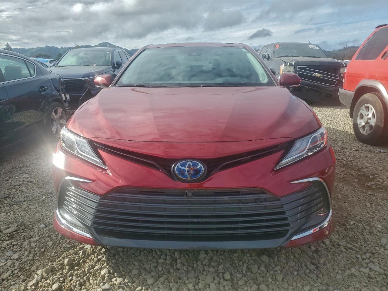 2022 TOYOTA CAMRY XLE photo 2