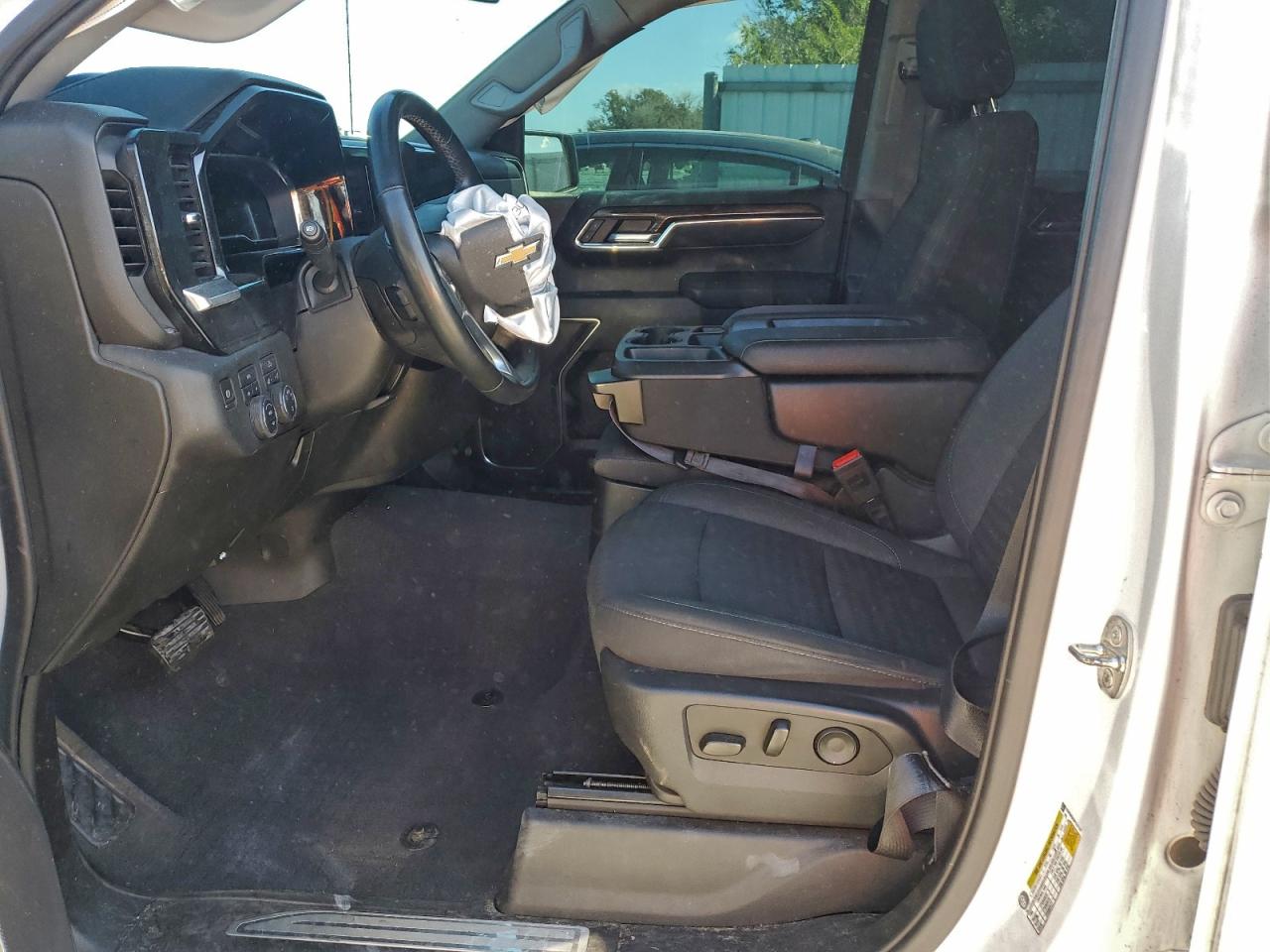 2023 CHEVROLET SILVERADO K1500 LT-L photo 7