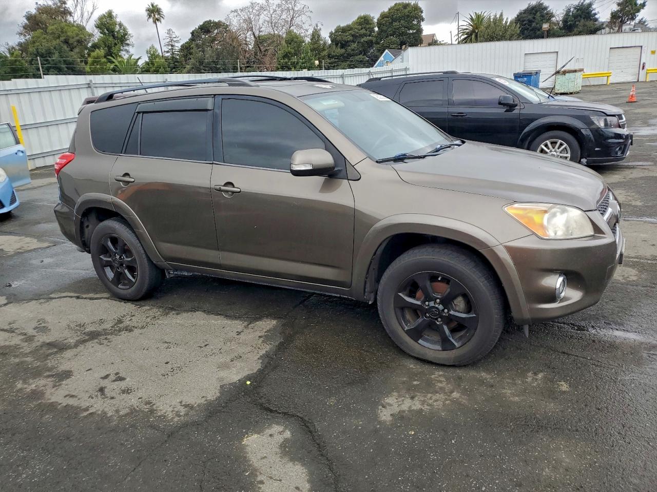 2011 TOYOTA RAV4 LIMITED photo 4