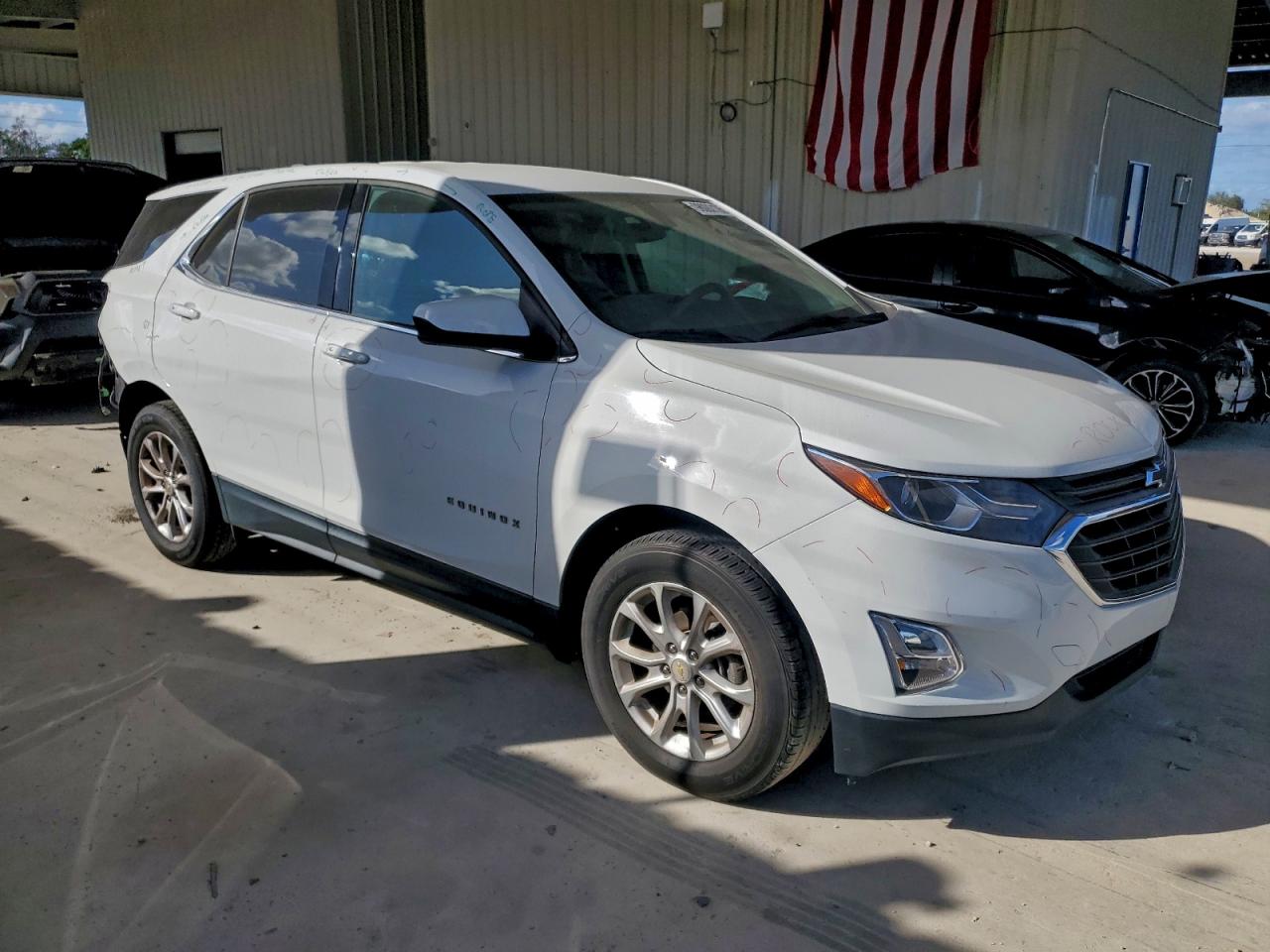2019 CHEVROLET EQUINOX LT photo 4