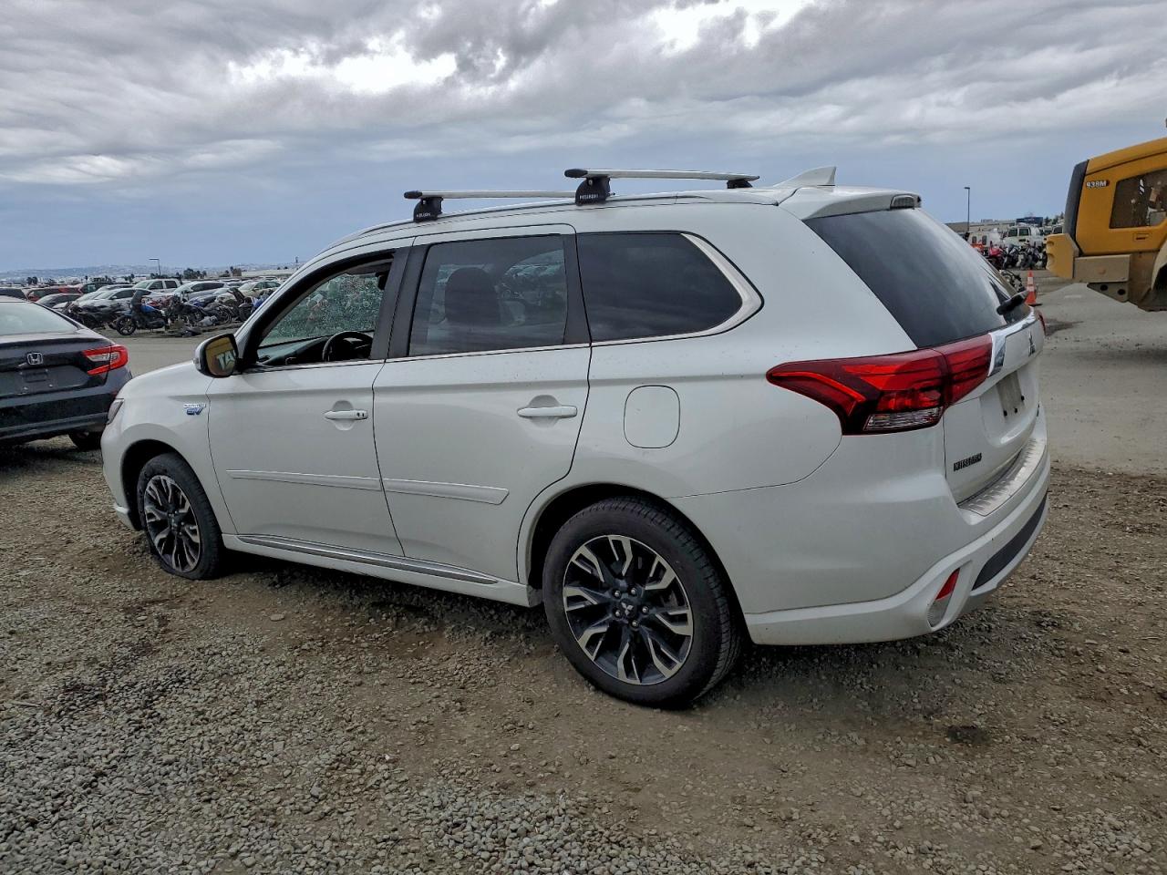 2018 MITSUBISHI OUTLANDER SE photo 2