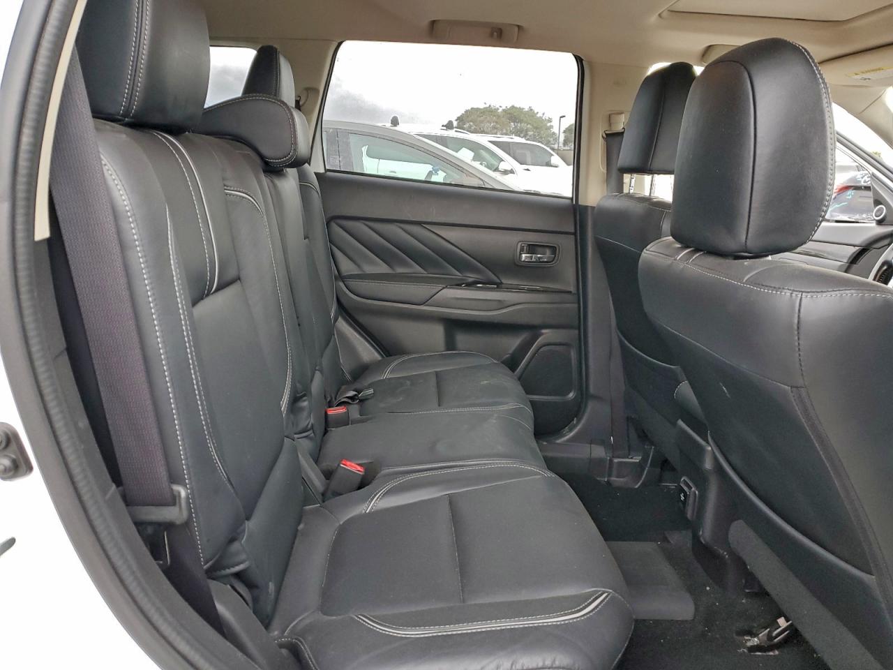 2018 MITSUBISHI OUTLANDER SE photo 11