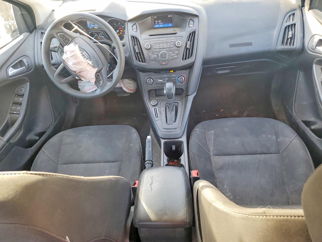 2017 FORD FOCUS SE photo 15