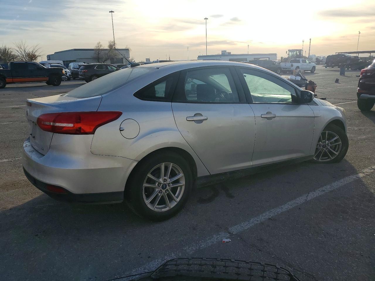 2017 FORD FOCUS SE photo 5