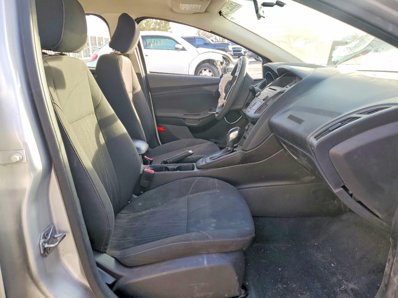 2017 FORD FOCUS SE photo 13