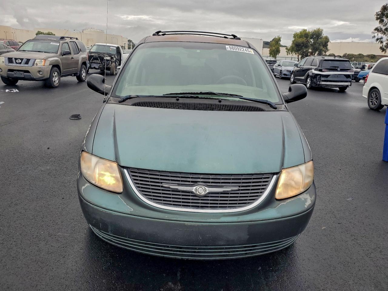 2003 CHRYSLER TOWN & COUNTRY LX photo 5
