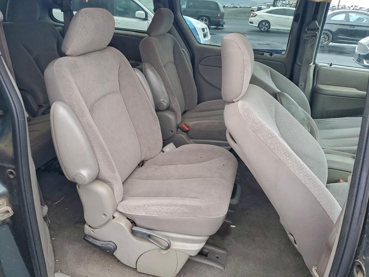 2003 CHRYSLER TOWN & COUNTRY LX photo 11