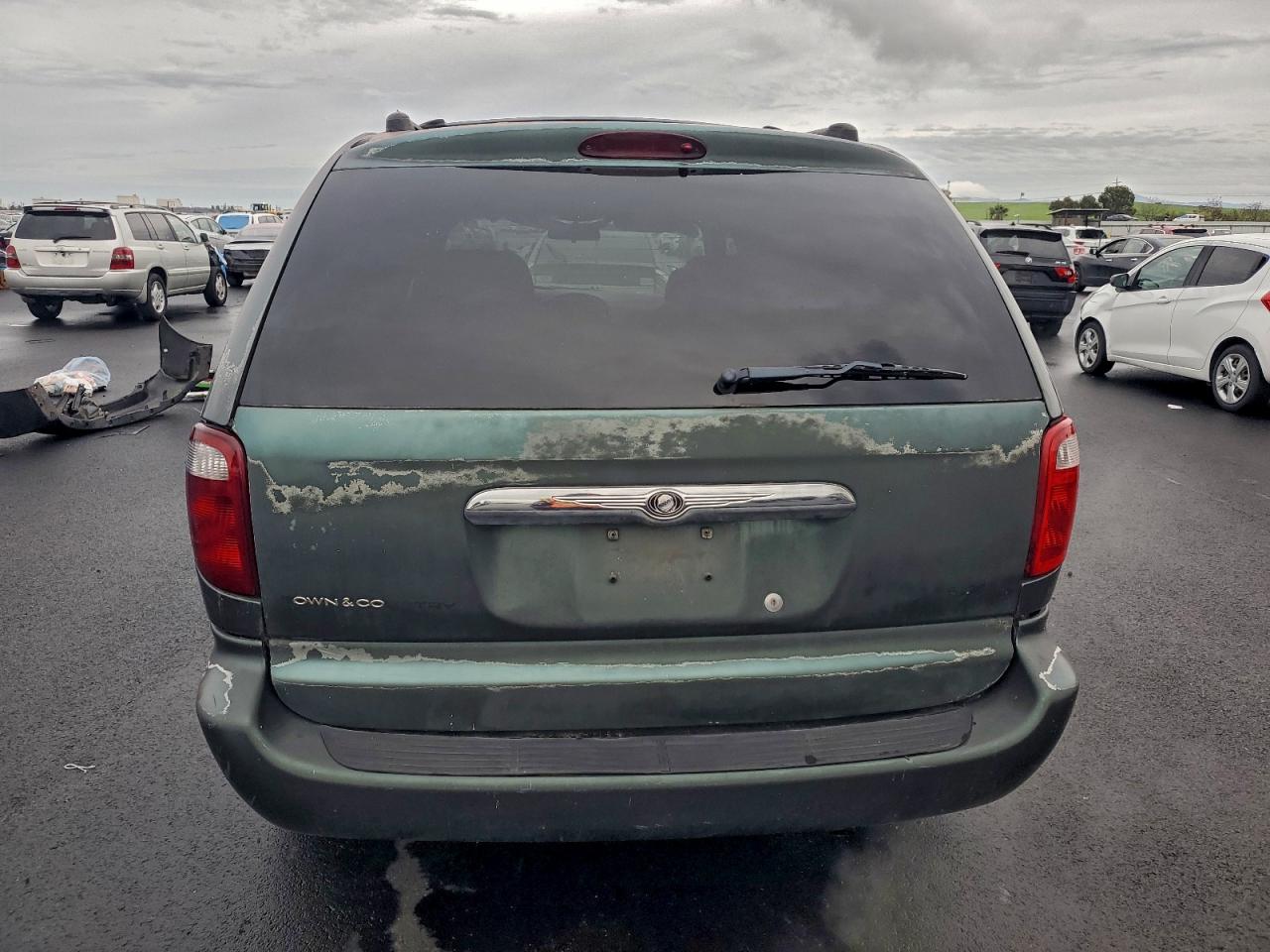 2003 CHRYSLER TOWN & COUNTRY LX photo 6