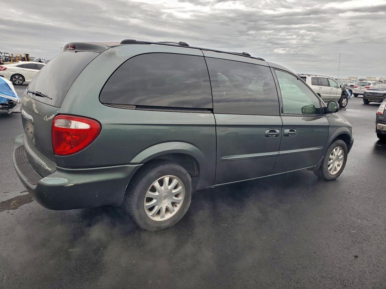 2003 CHRYSLER TOWN & COUNTRY LX photo 3