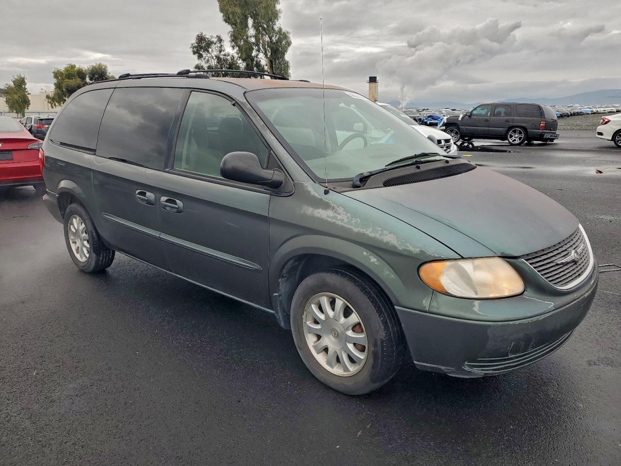 2003 CHRYSLER TOWN & COUNTRY LX photo 4