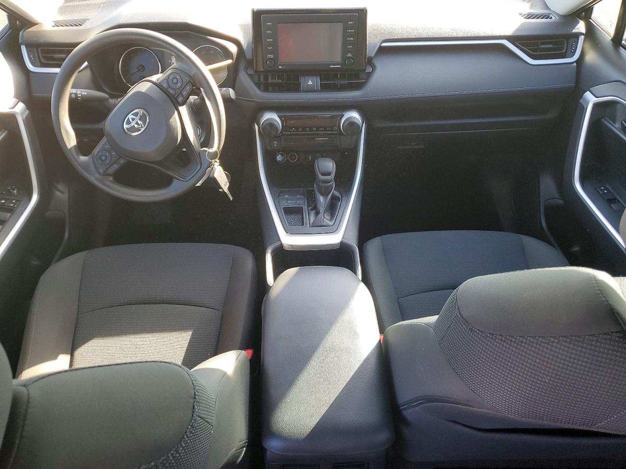 2022 TOYOTA RAV4 LE photo 8