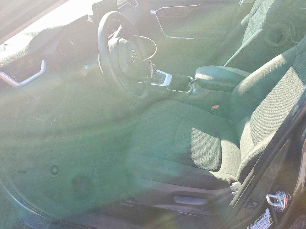 2022 TOYOTA RAV4 LE photo 7