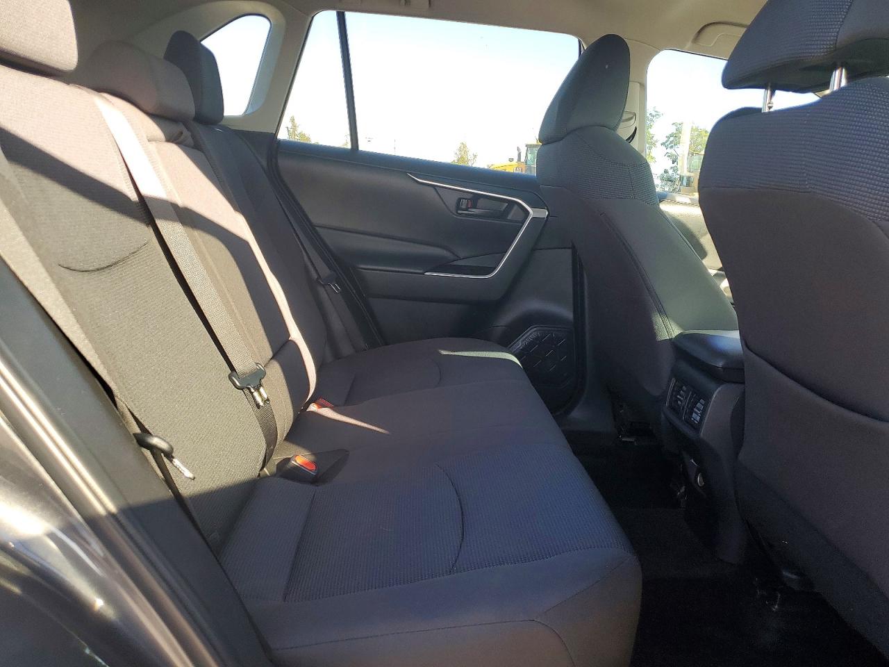 2022 TOYOTA RAV4 LE photo 11