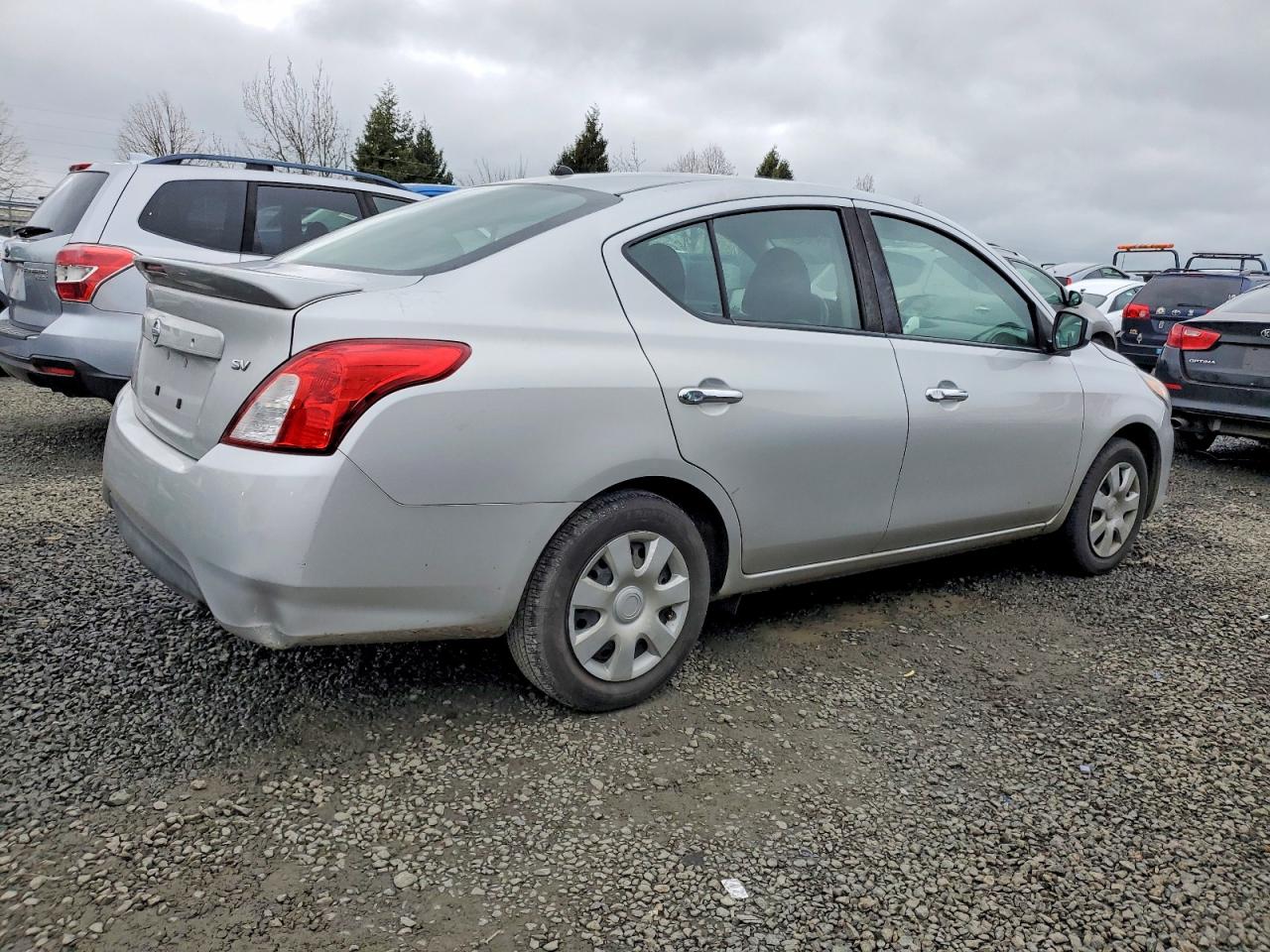 2019 NISSAN VERSA S photo 3
