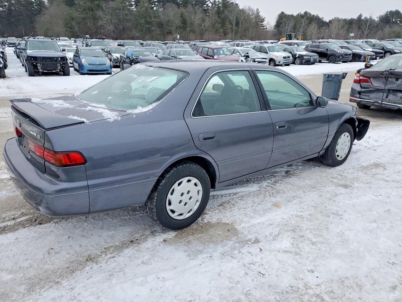 1997 TOYOTA CAMRY CE photo 3