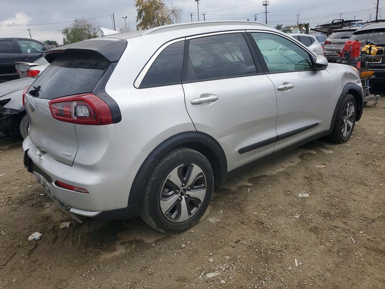 2017 KIA NIRO FE photo 3