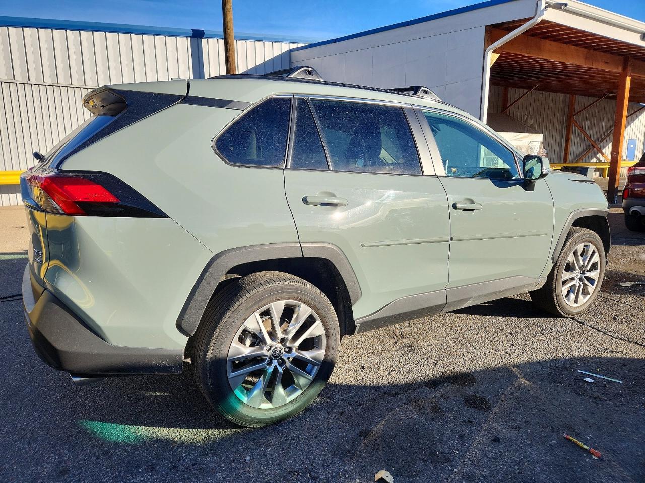 2022 TOYOTA RAV4 XLE PREMIUM photo 3